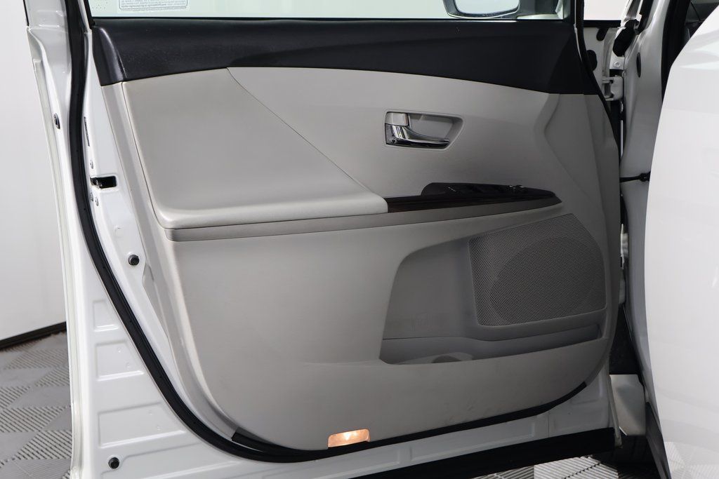 Thumbnail: 2011 Toyota Venza - 12