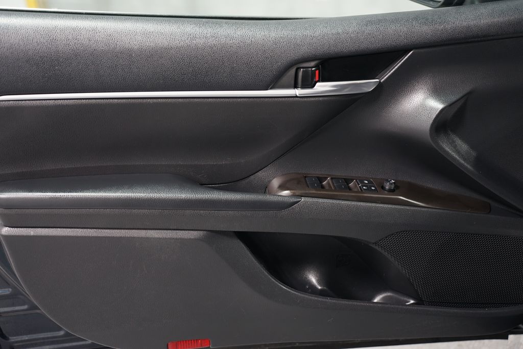 2021 Toyota Camry SE 27