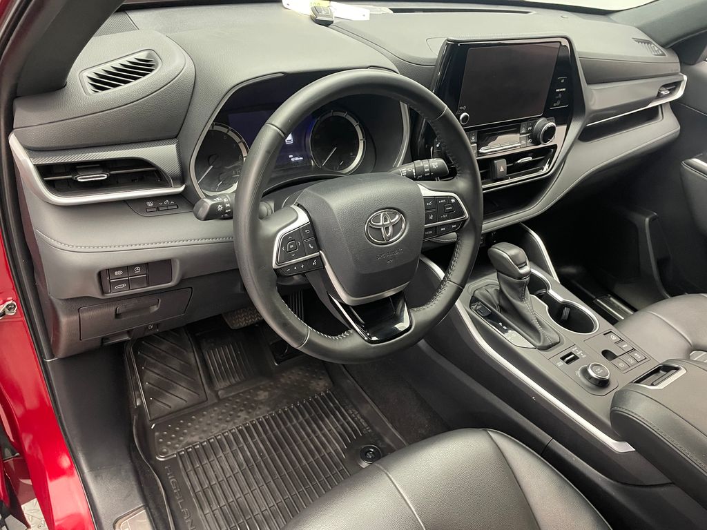 Thumbnail: 2023 Toyota Highlander - 10