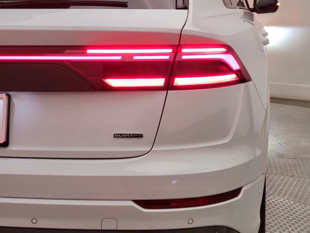 Thumbnail: 2026 Audi Q8 - 8