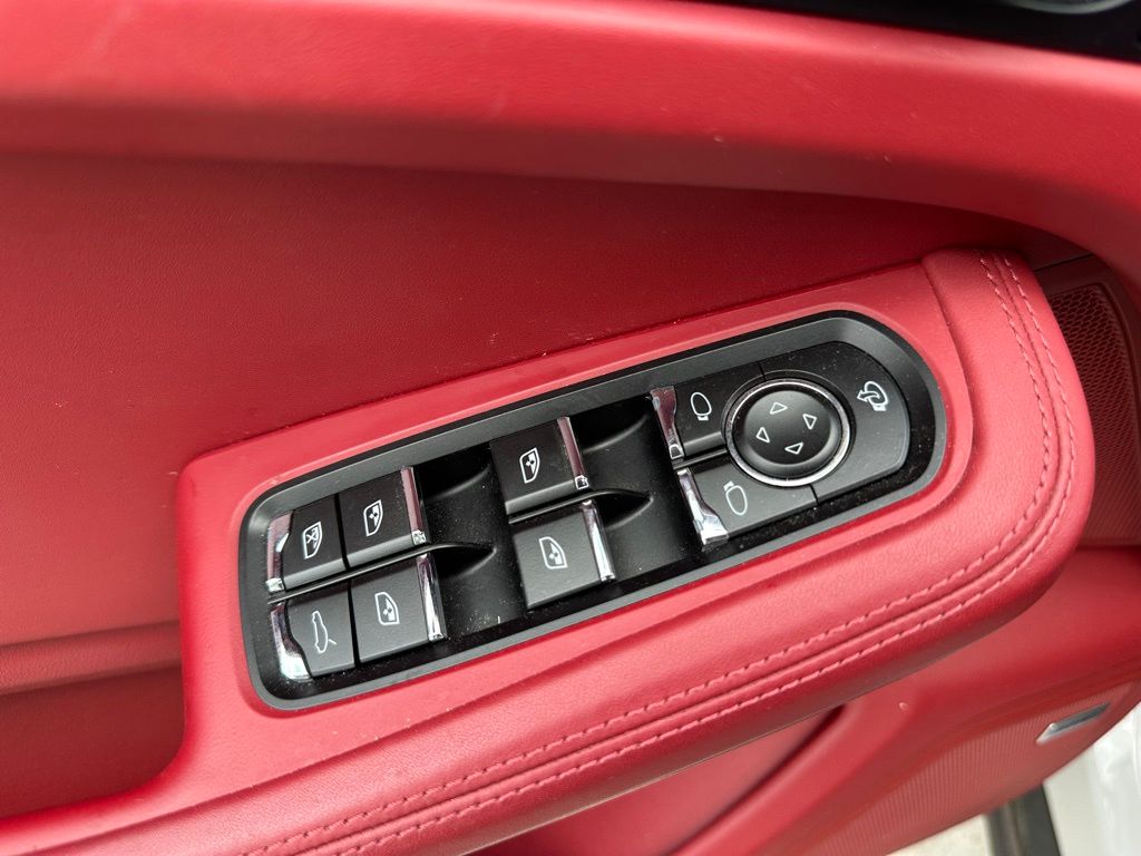 Thumbnail: 2023 Porsche Macan - 22