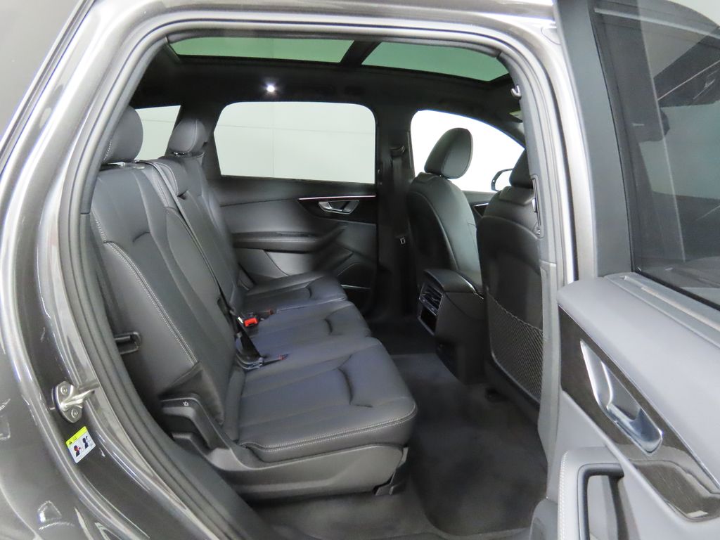 Thumbnail: 2025 Audi Q7 - 24