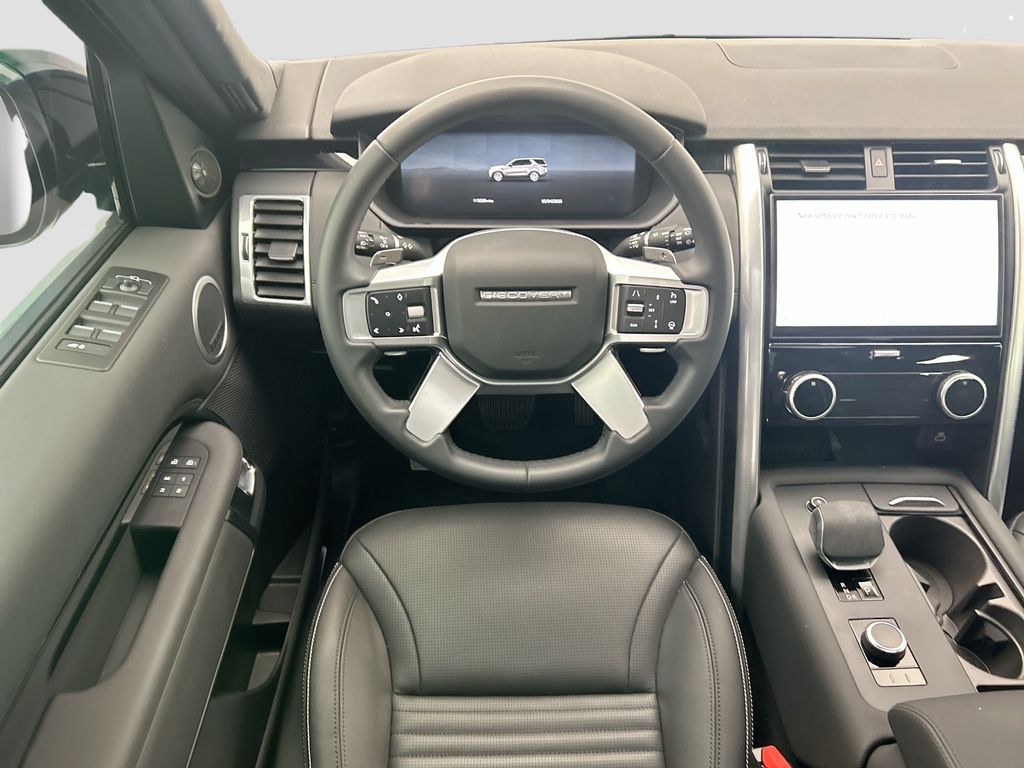 Thumbnail: 2025 Land Rover Discovery - 10