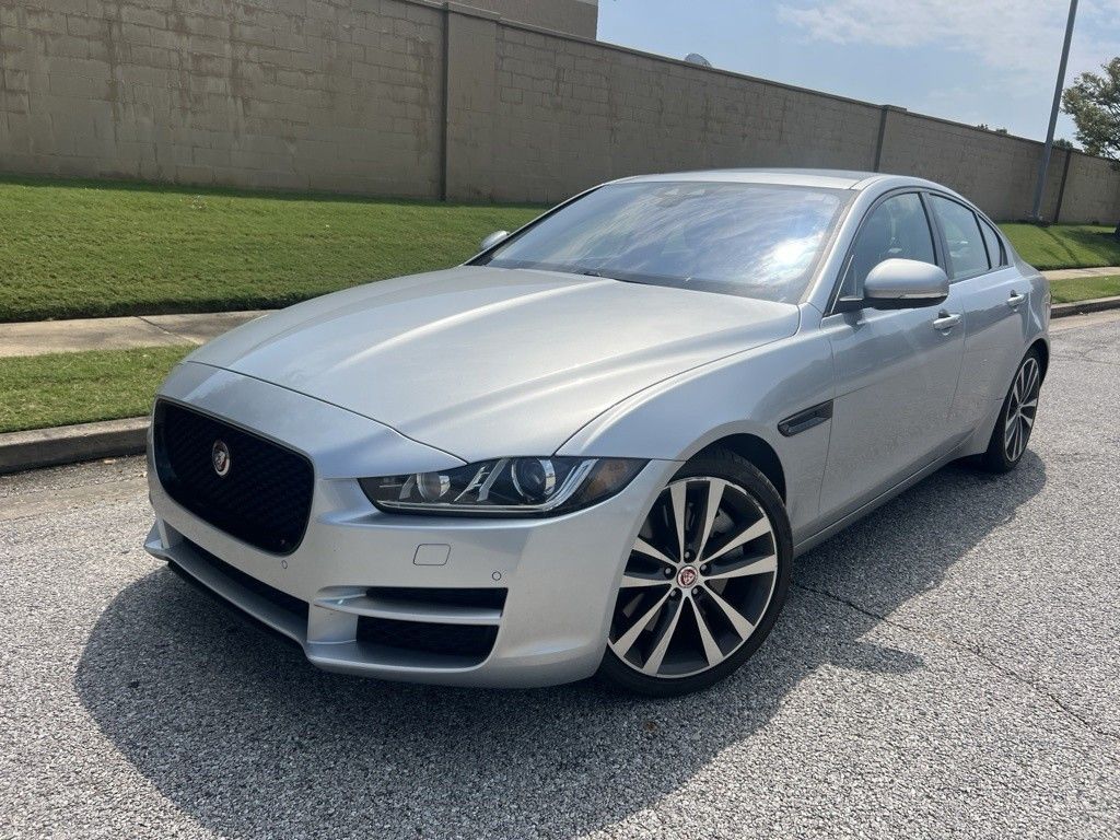 2017 Jaguar XE photo 1