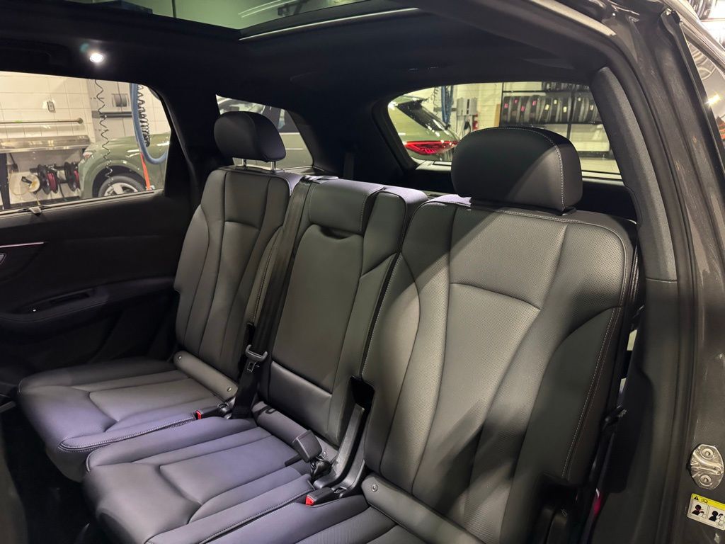 Thumbnail: 2026 Audi Q7 - 20