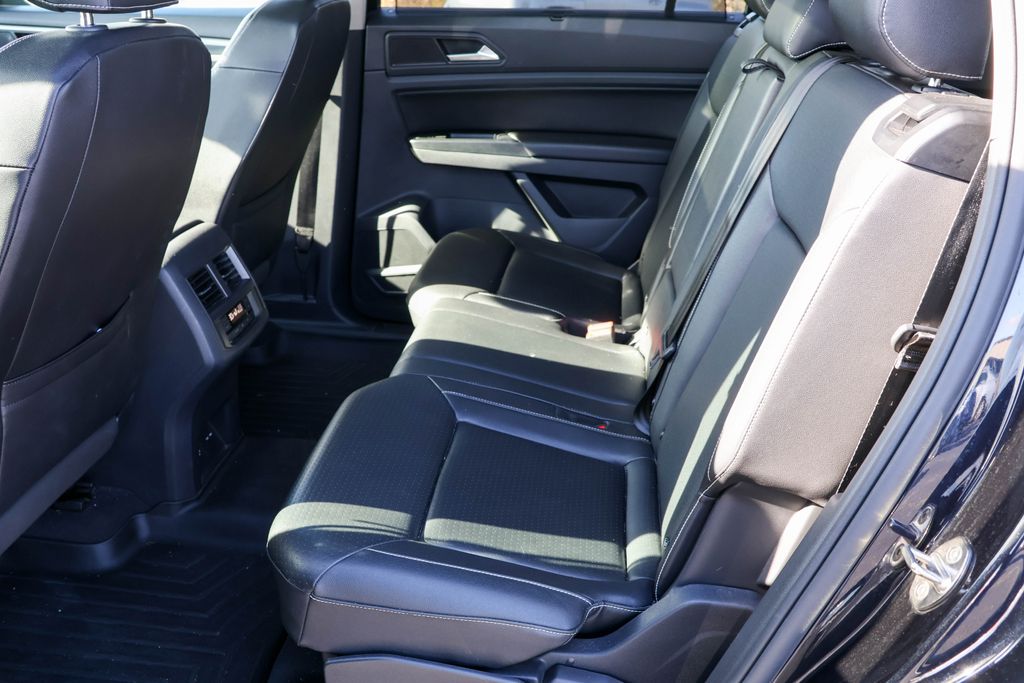 2021 Volkswagen Atlas 3.6L V6 SE w/Technology R-Line 17