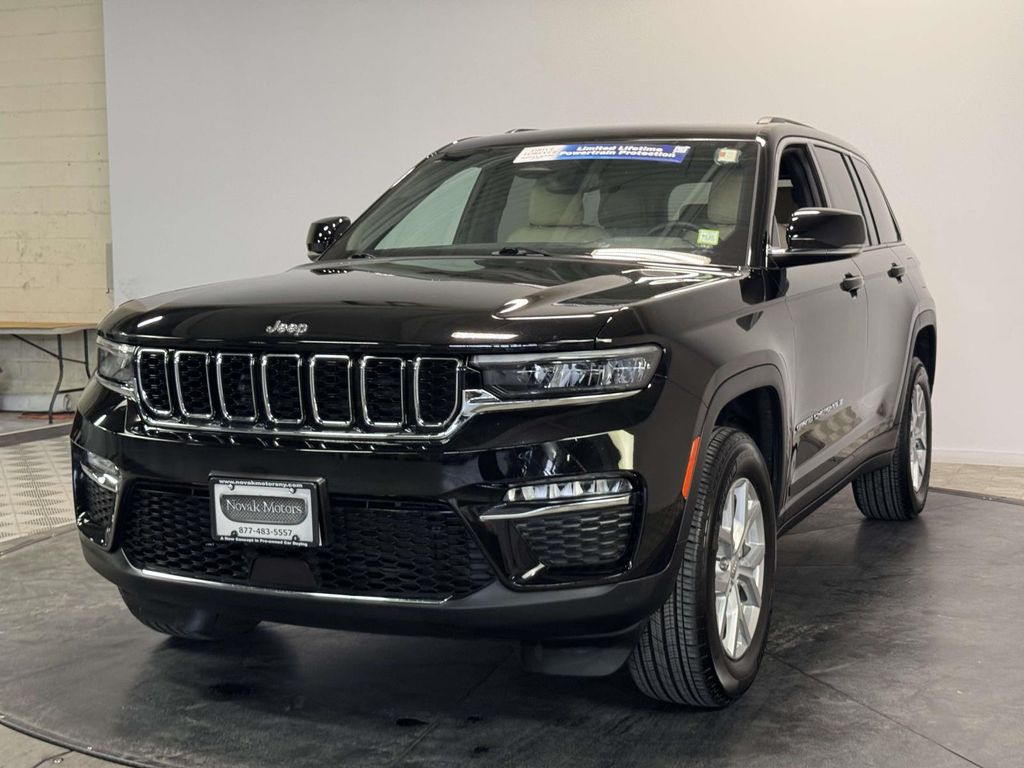 View vehicle photo 4