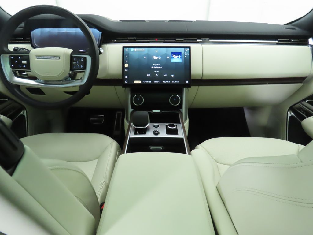 2023 Land Rover Range Rover SE 13