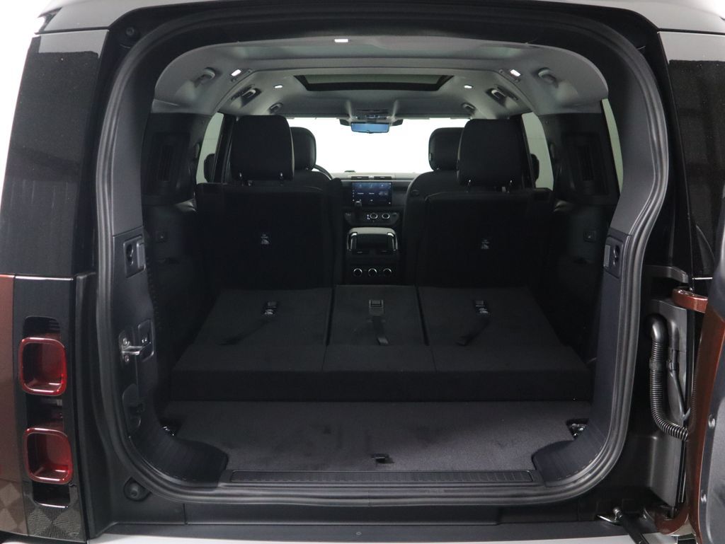 Thumbnail: 2025 Land Rover Defender - 30