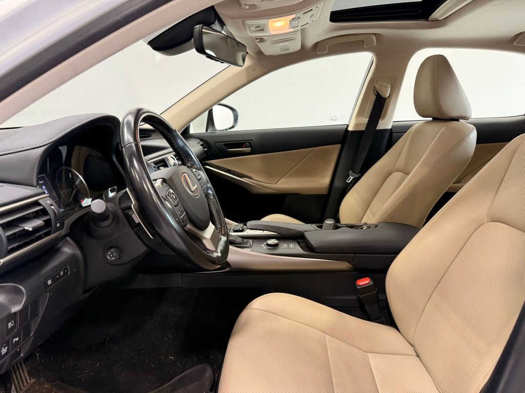 Thumbnail: 2017 Lexus IS - 10