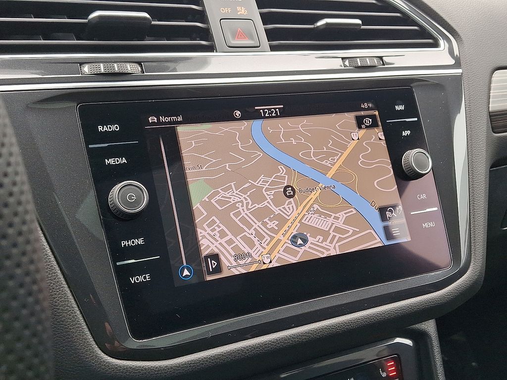 Thumbnail: 2022 Volkswagen Tiguan - 17