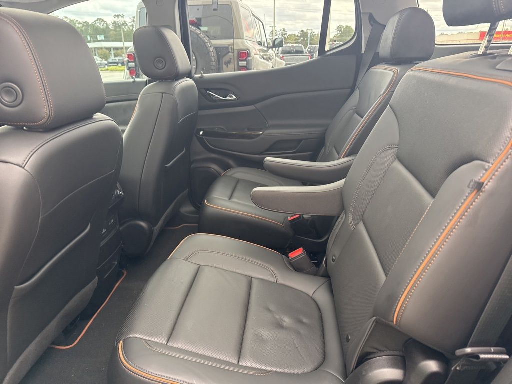 2023 GMC Acadia AWD AT4