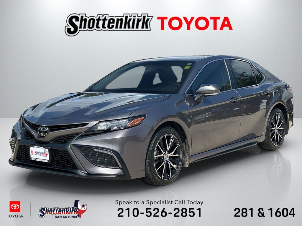 2024 Toyota Camry SE's photo