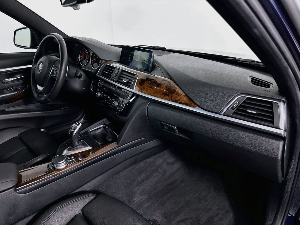 Thumbnail: 2018 BMW 3 Series - 30