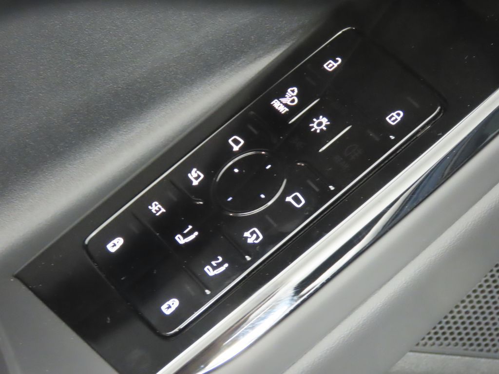 Thumbnail: 2027 Audi Q6 e-tron - 28