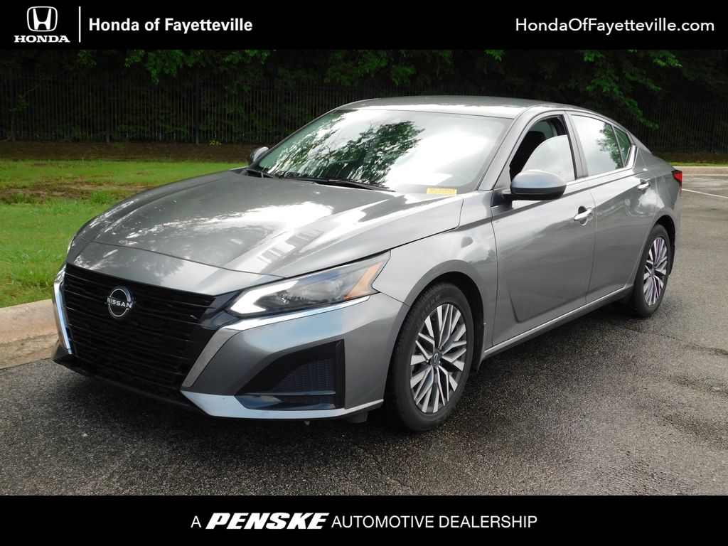 2023 Nissan Altima SV Hero Image
