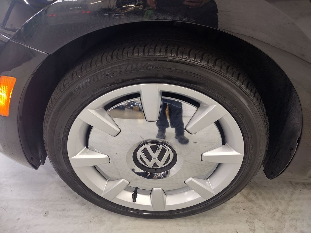 2013 Volkswagen Beetle 2.5L Fender Edition