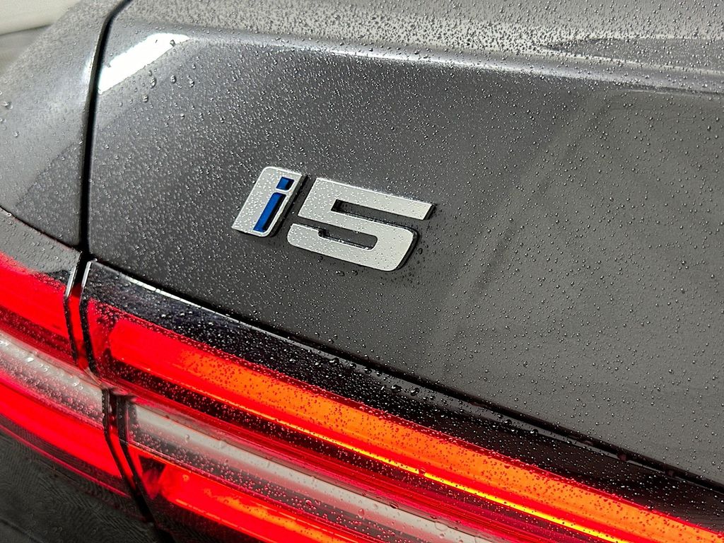 Thumbnail: 2024 BMW i5 - 22