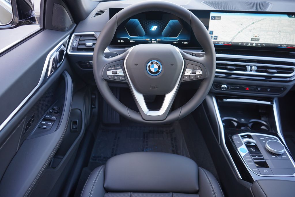 2024 BMW i4 eDrive35 18