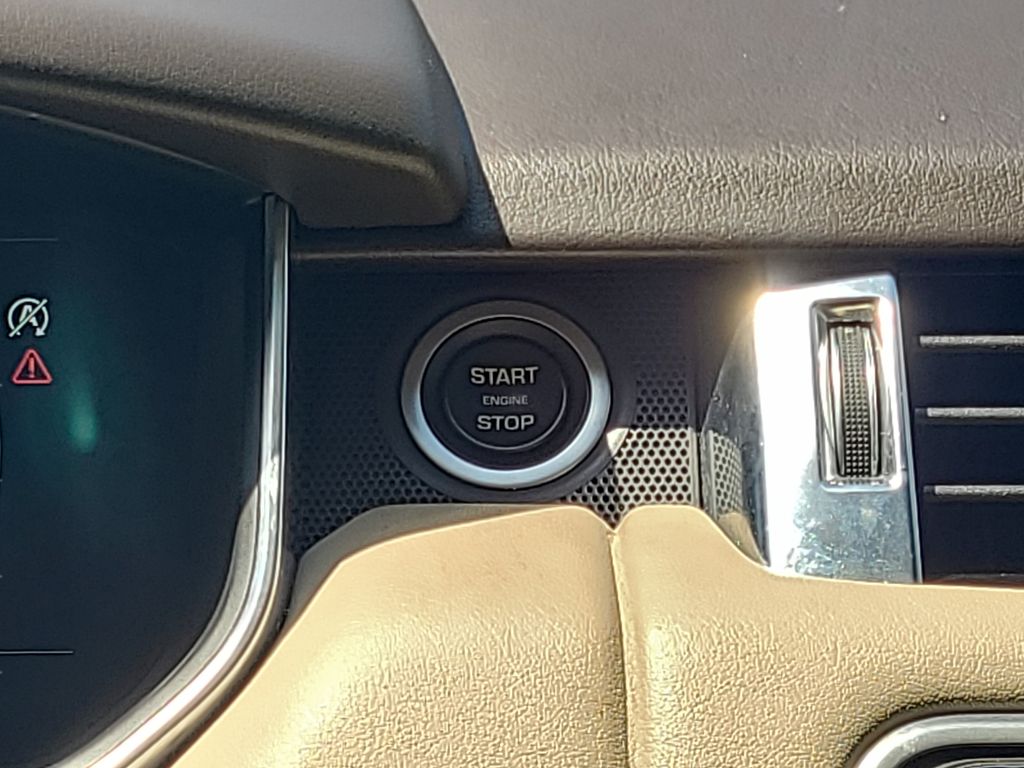 Used 2022  Land Rover HSE Silver Edition image 22