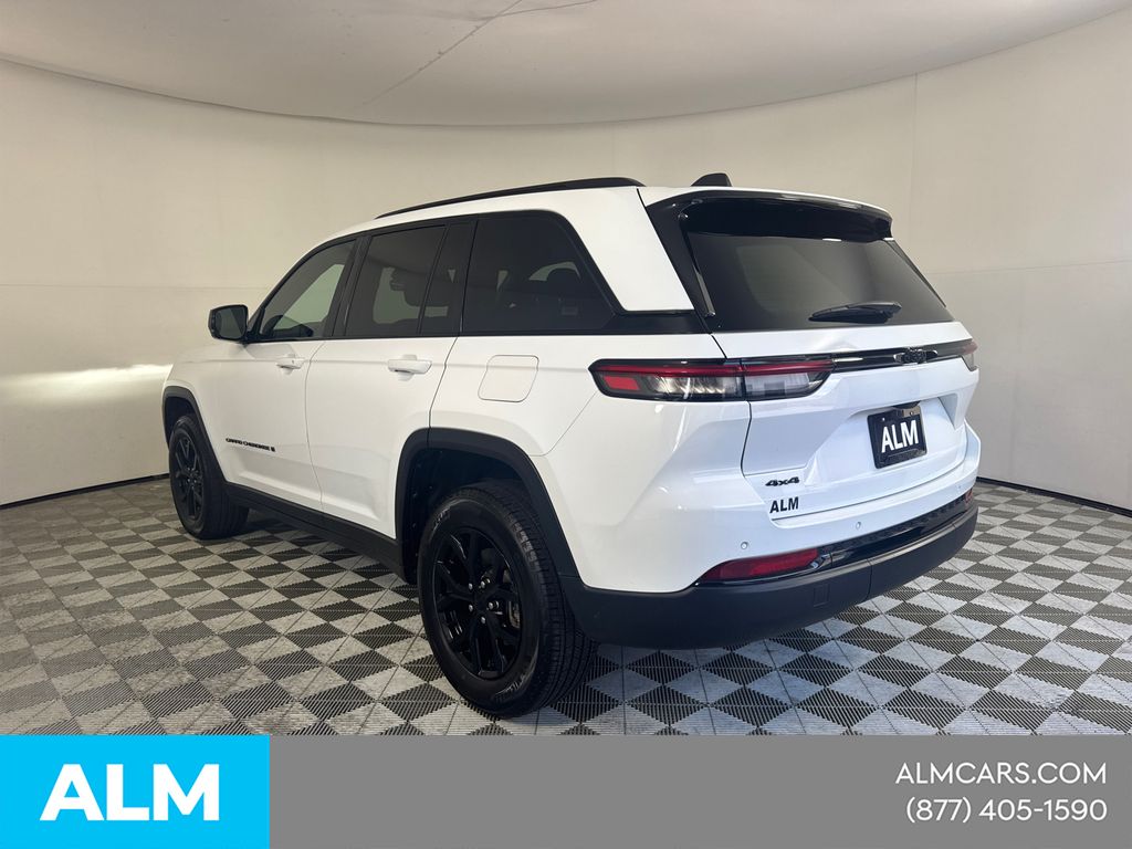 Used 2025 White Jeep Altitude image 9