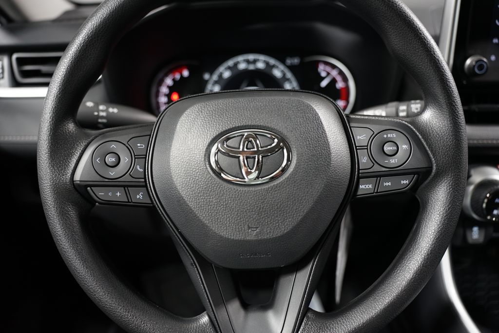 2025 Toyota RAV4 XLE 12