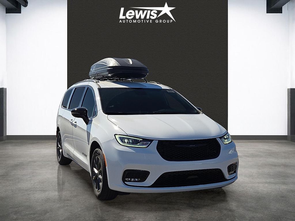 New 2026 Chrysler Pacifica For Sale in Farmington, AR