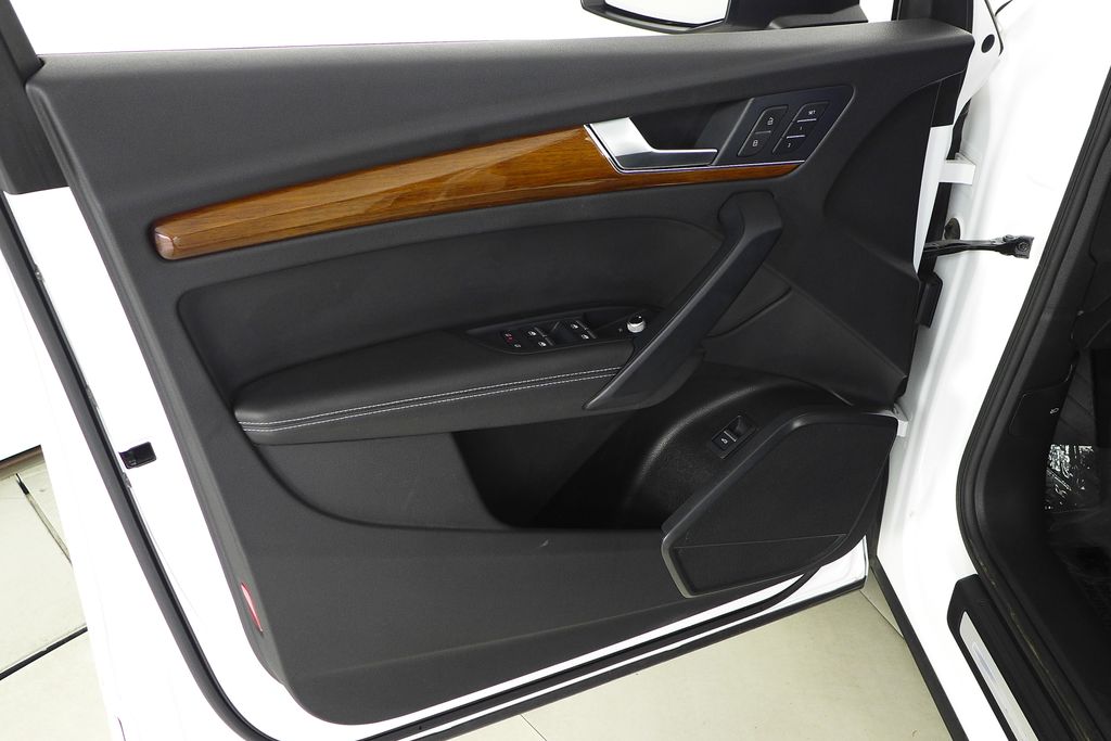 Thumbnail: 2022 Audi Q5 - 11