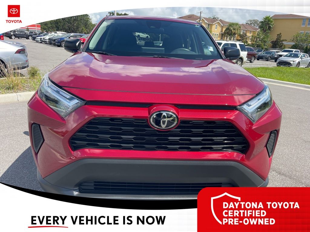 2023 Toyota RAV4 LE photo 3