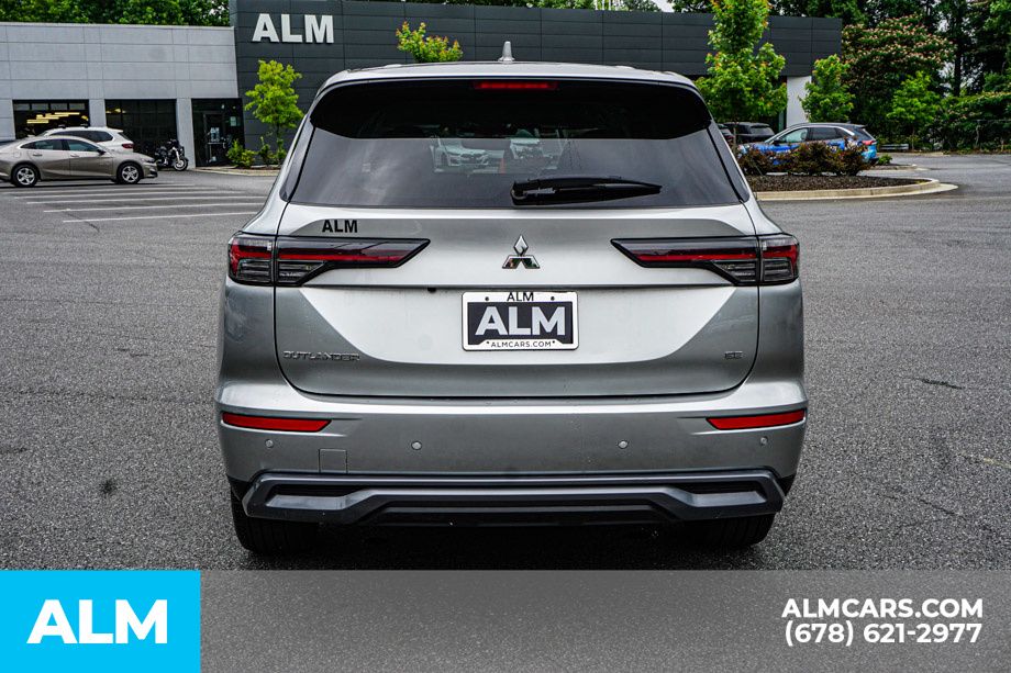 Used 2025 Silver Mitsubishi SE image 11