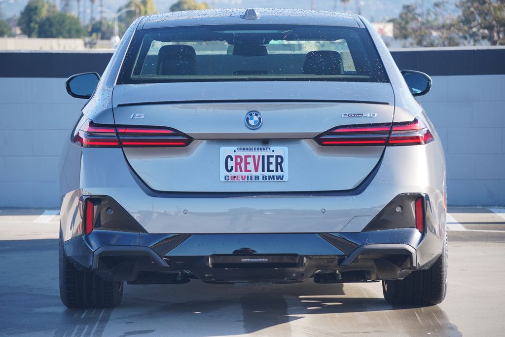 Thumbnail: 2026 BMW i5 - 6