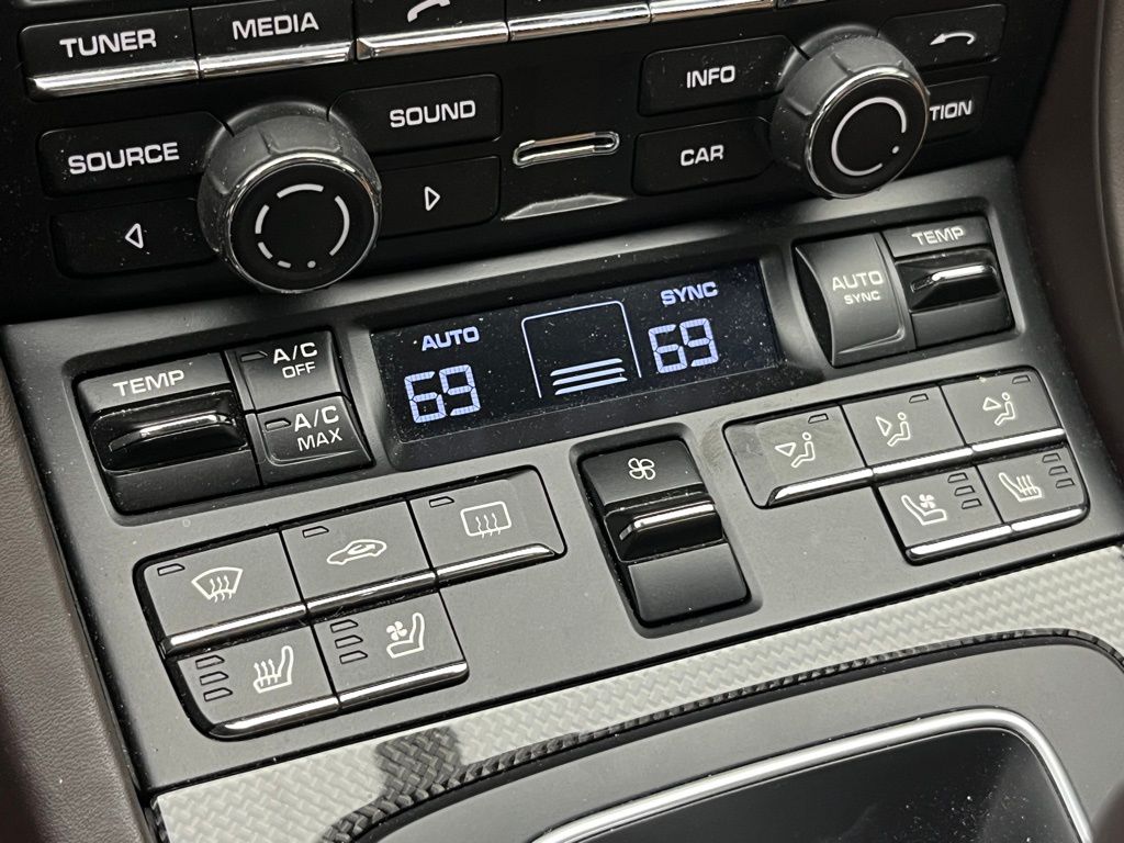 Thumbnail: 2015 Porsche 911 - 19