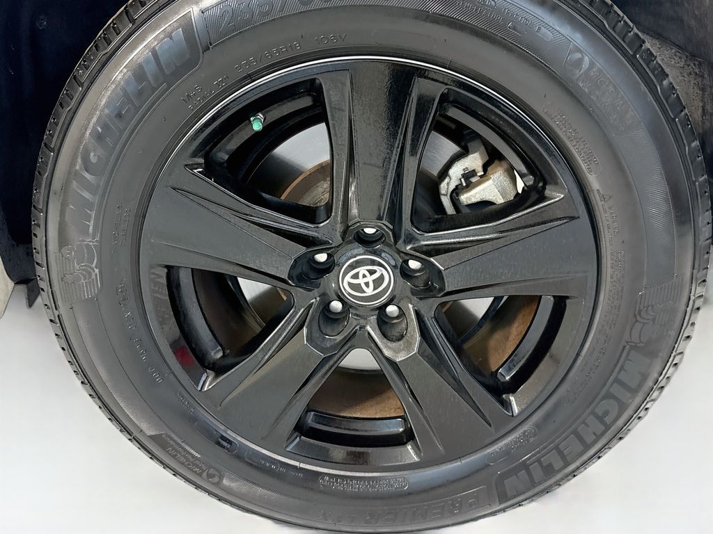 Thumbnail: 2021 Toyota Highlander - 32