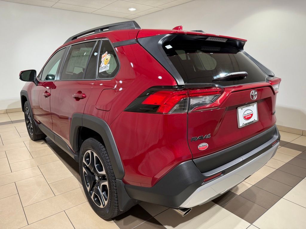 Thumbnail: 2019 Toyota RAV4 - 3