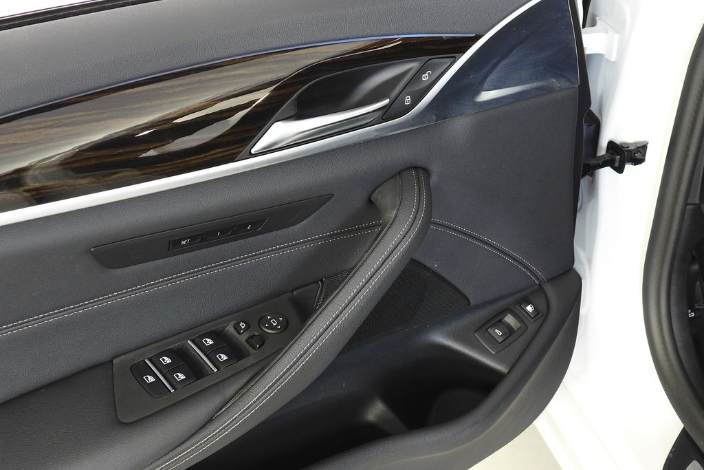 Thumbnail: 2023 BMW 5 Series - 12