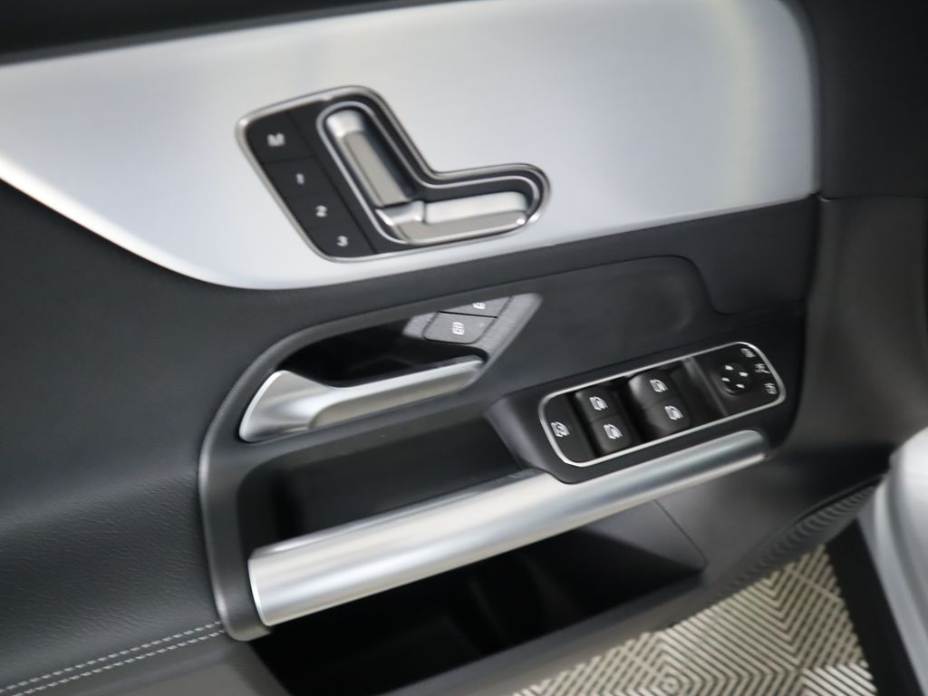 Thumbnail: 2025 Mercedes-Benz GLA - 23