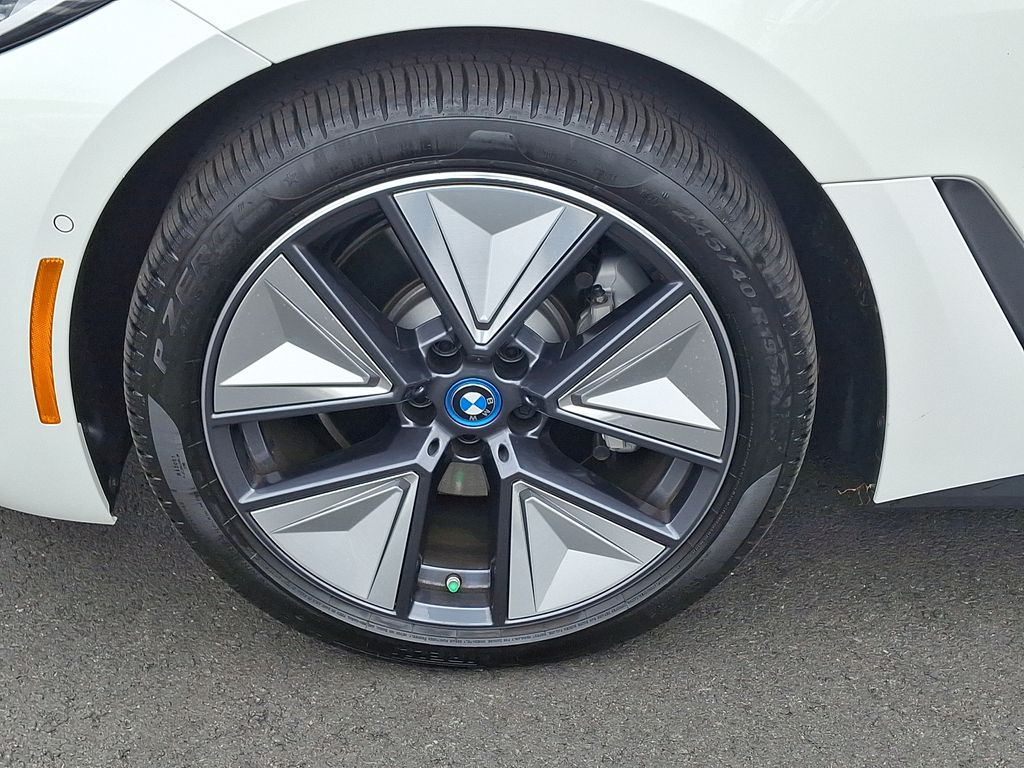 2024 BMW i4 eDrive35 7