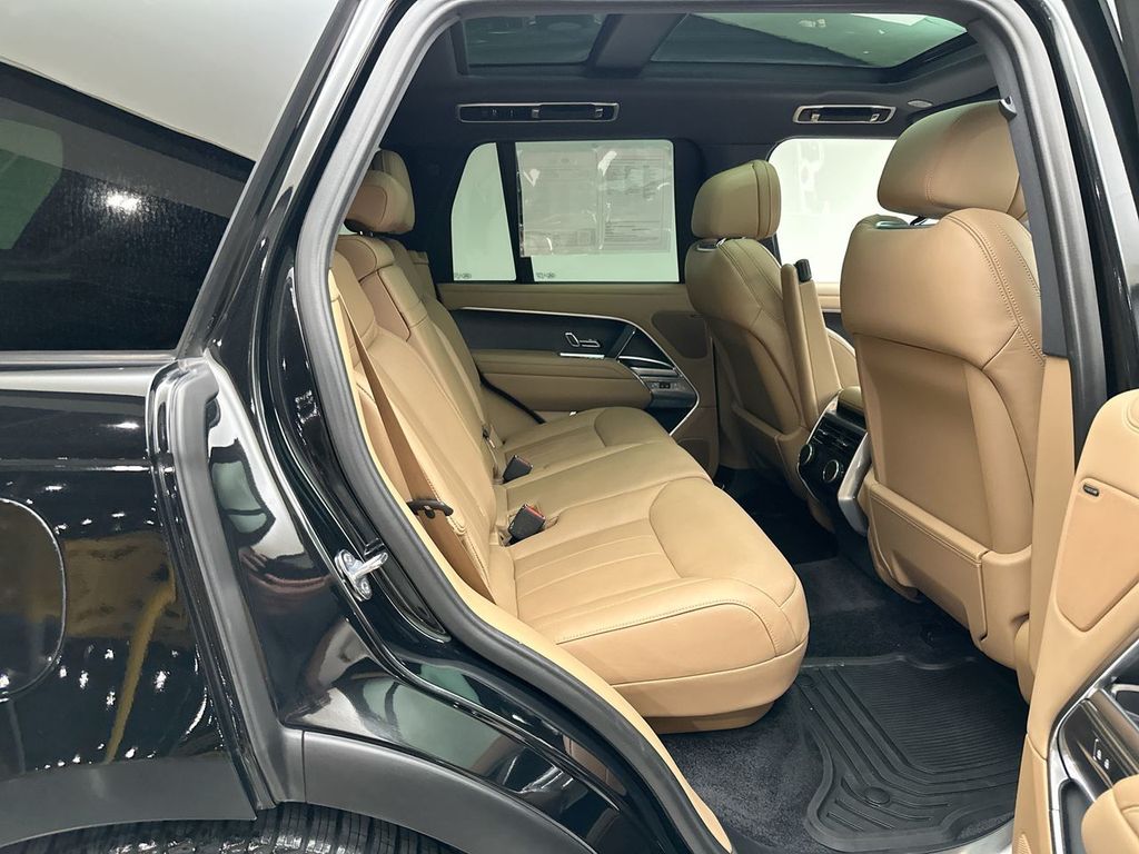 Thumbnail: 2023 Land Rover Range Rover - 19