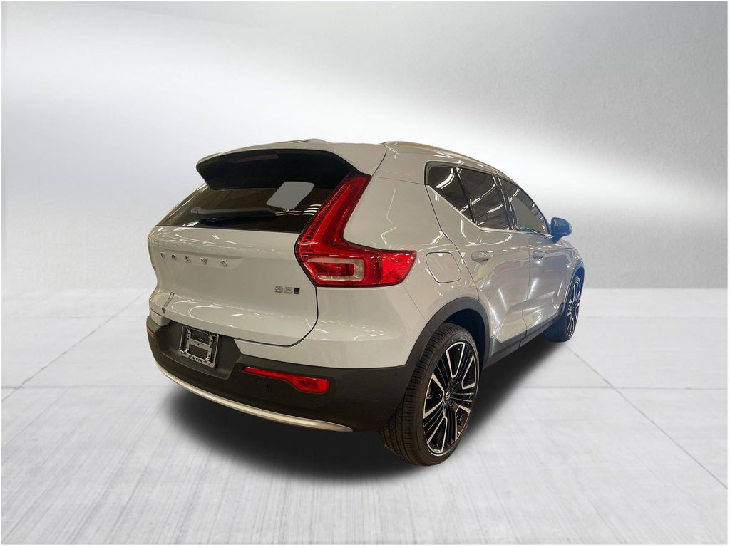 2024 Volvo XC40 Ultimate photo