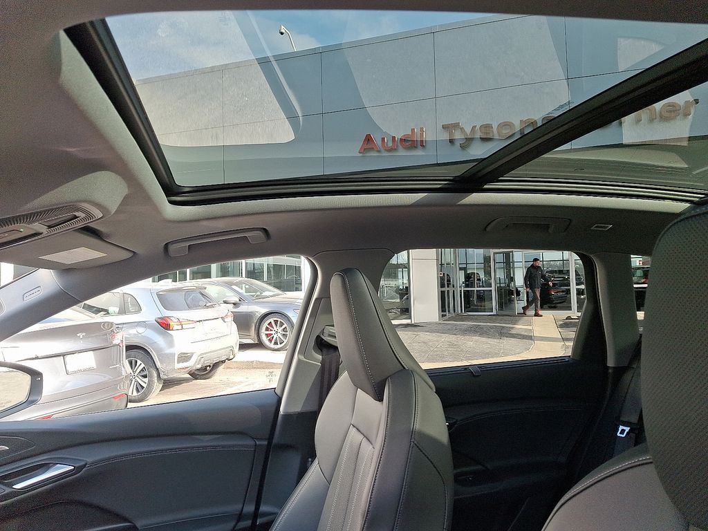 Thumbnail: 2025 Audi Q6 e-tron - 14