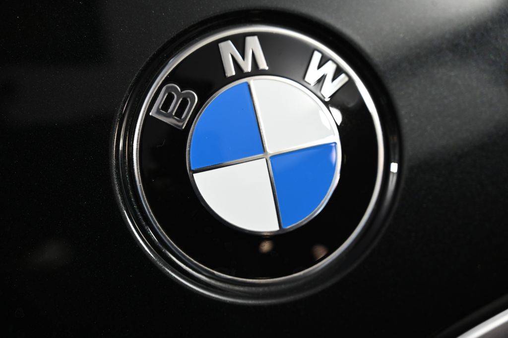 Thumbnail: 2026 BMW 3 Series - 13