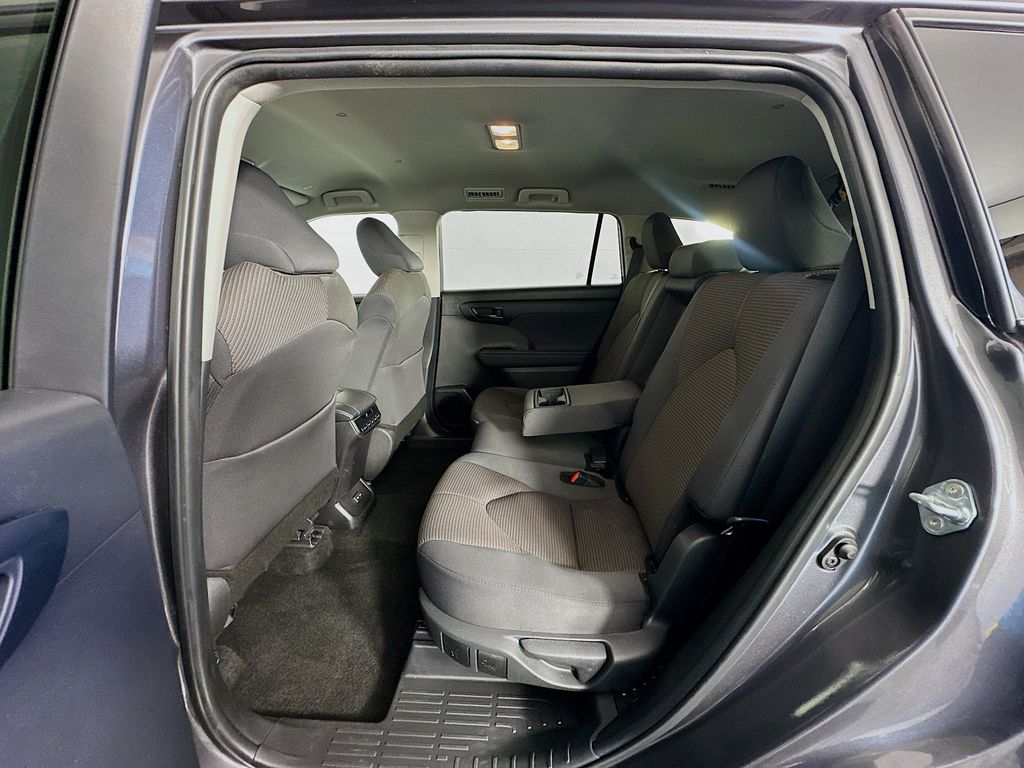 Thumbnail: 2024 Toyota Highlander - 23