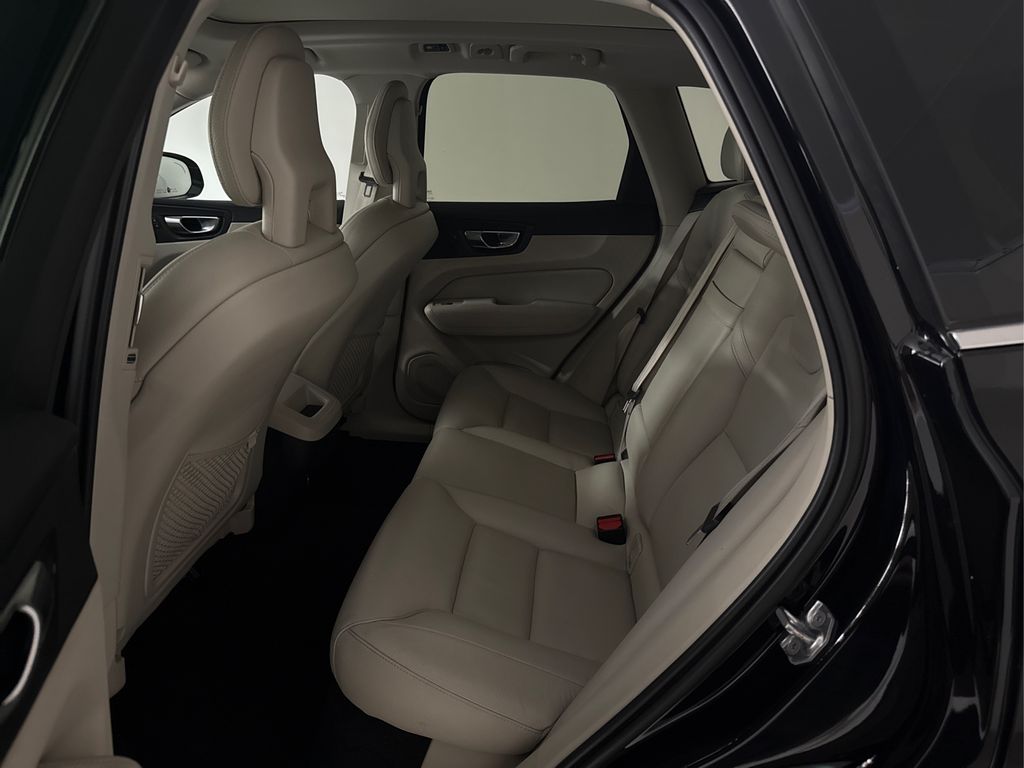 2018 Volvo XC60 Momentum - Photo 10