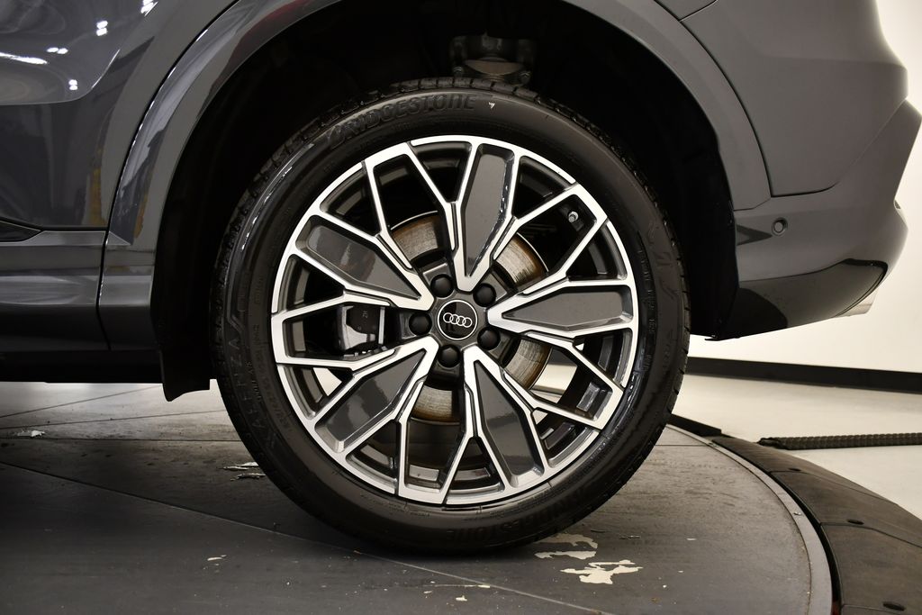 Thumbnail: 2025 Audi Q5 - 14