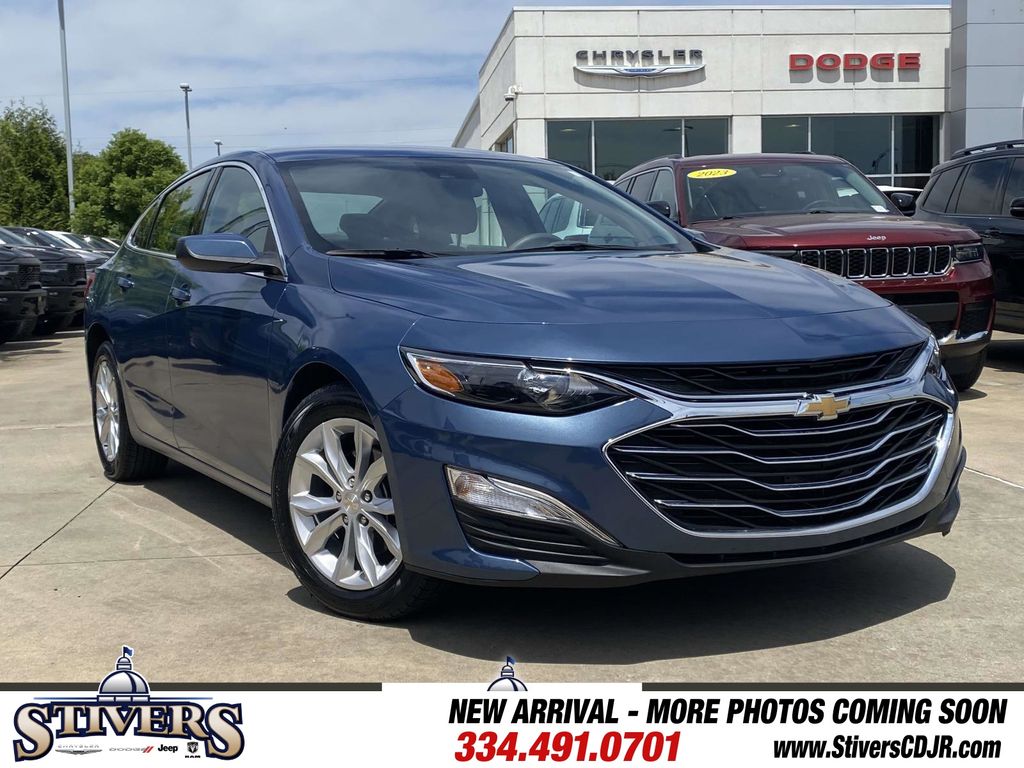 Lakeshore Blue Metallic 2025 Chevrolet Malibu LT with 1LT FWD Sedan Front-Wheel Drive Continuously Variable Transmission