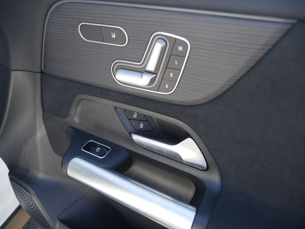 Thumbnail: 2023 Mercedes-Benz GLA - 26