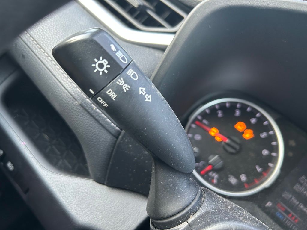 2022 Toyota RAV4 LE 23