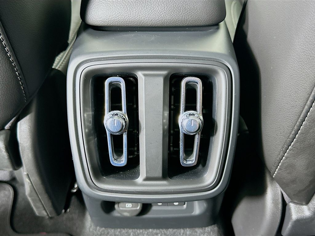 2023 Volvo XC40 B5 Plus 25