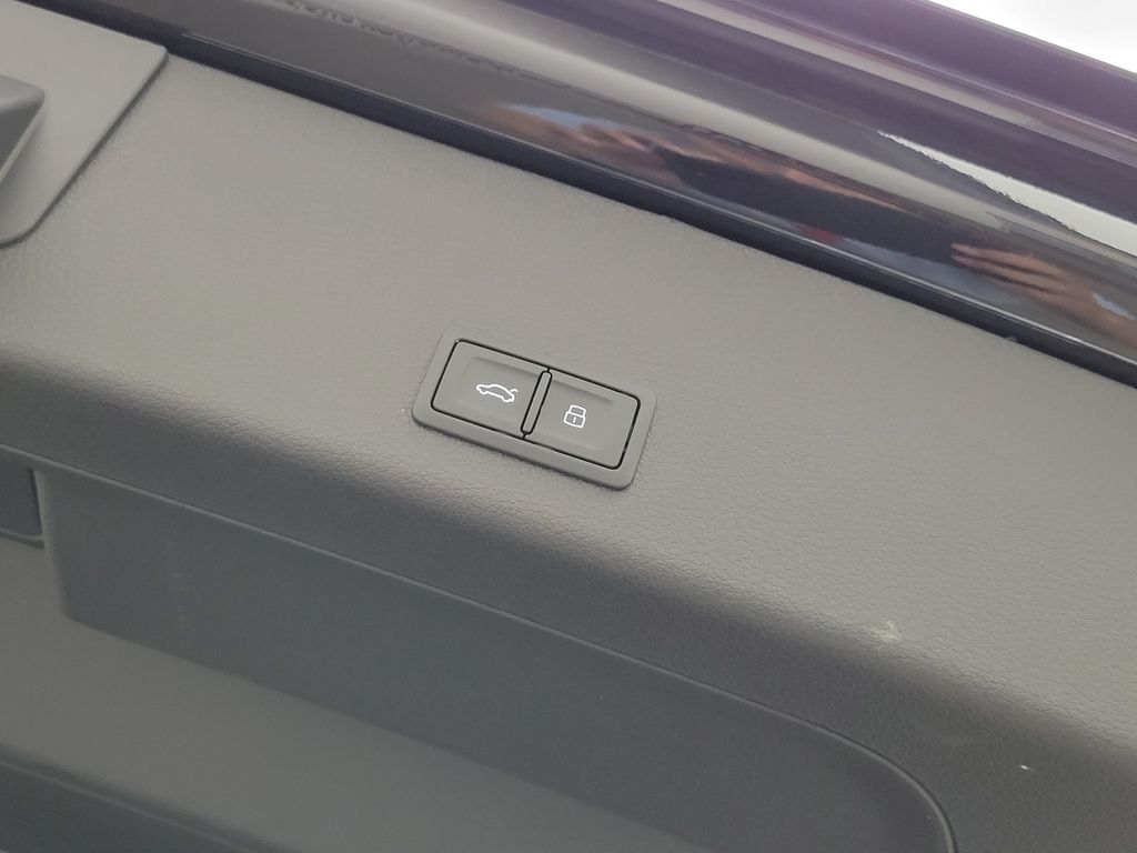 Thumbnail: 2023 Audi e-tron - 11