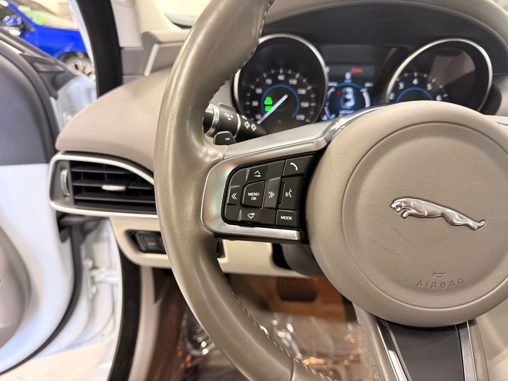 Thumbnail: 2018 Jaguar XE - 13